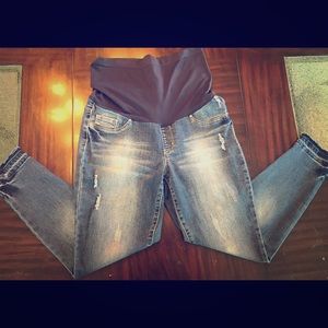 Women’s distressed maternity jeans